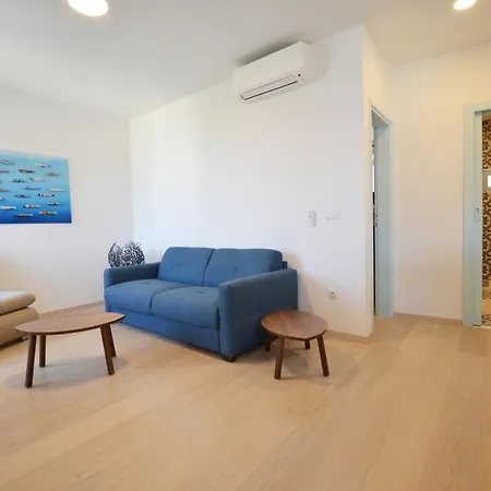 Leone Sea View * 로비니