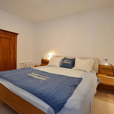 Leone Sea View Apartment *