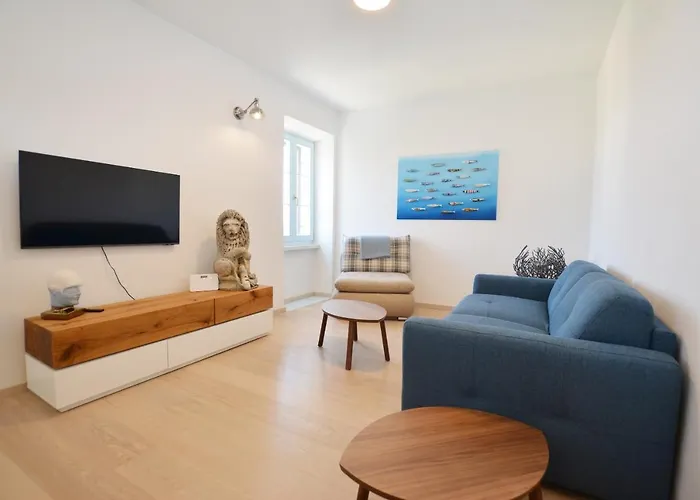 Leone Sea View Apartmán *