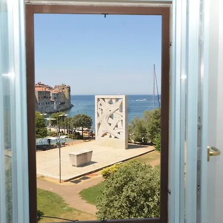 Leone Sea View ロヴィニ